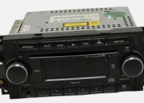 Eticheta radio CHRYSLER P05064171AG pe Jeep Grand Cherokee 2005-2007 cu numar de serie T 17 AH 059 pentru cod deblocare